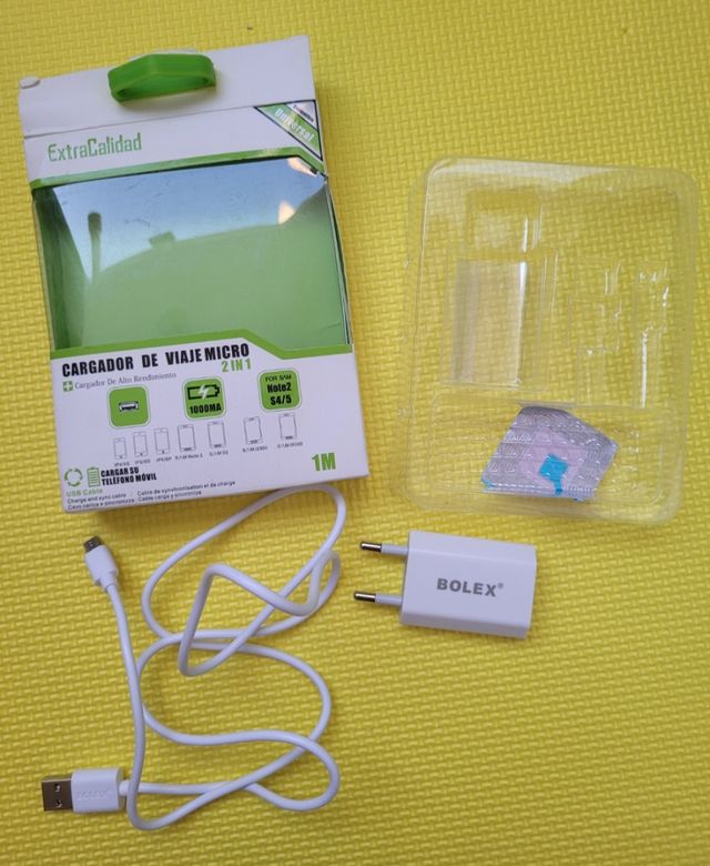 CARGADOR DE VIAJE PARA MÓVIL 2X1. 