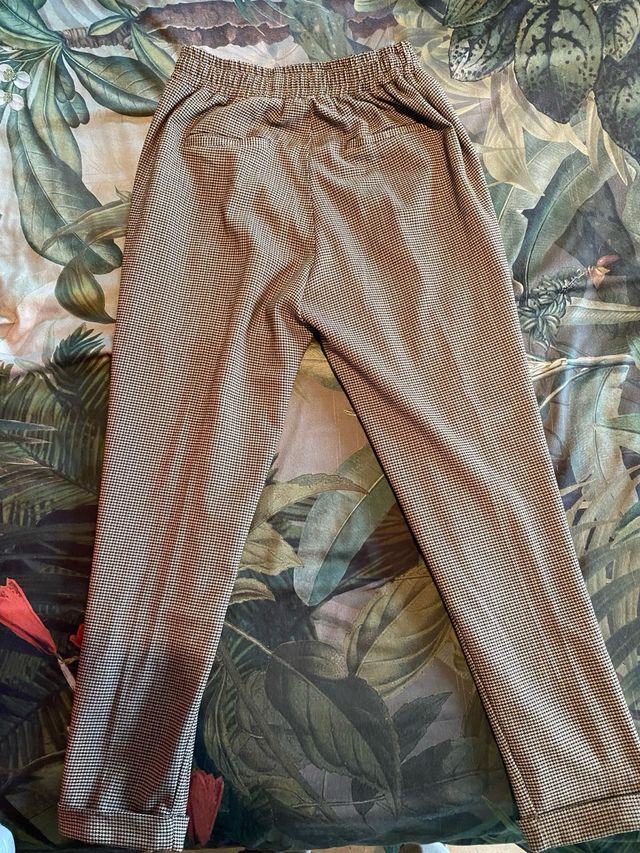 Pantalones  pinzas cuadros Bershka