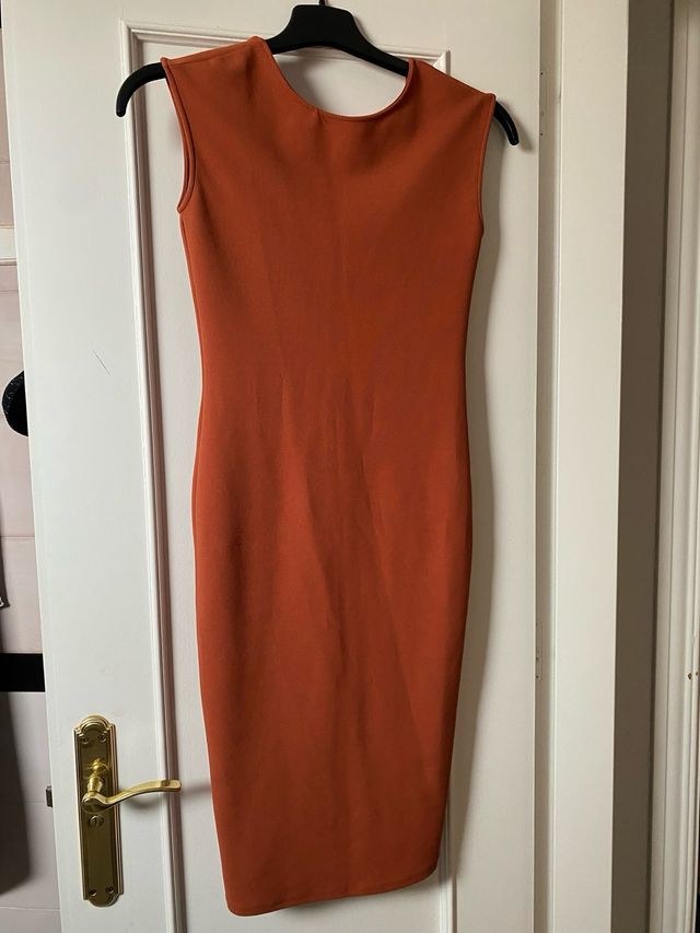 Vestido midi ajustado Zara