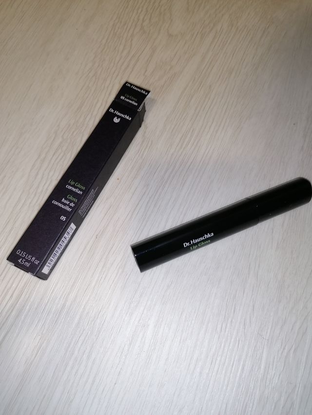 Makeup trucco lip gloss labbra hauschka