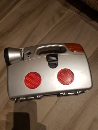 Caja de herramientas con linterna