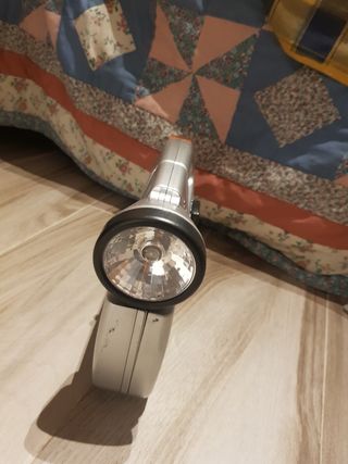 Caja de herramientas con linterna