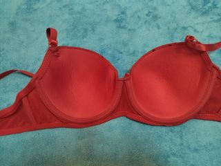 Sujetador rojo nuevo 
