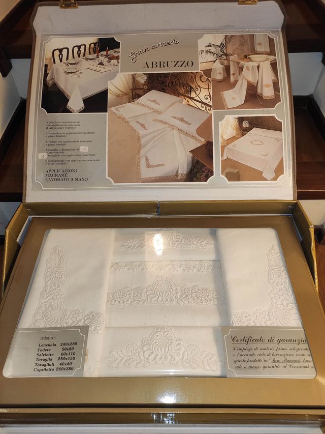 Biancheria letto matrimon. cotone, ricamato a mano