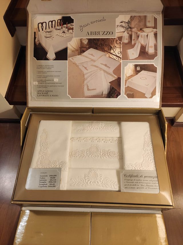 Biancheria letto matrimon. cotone, ricamato a mano