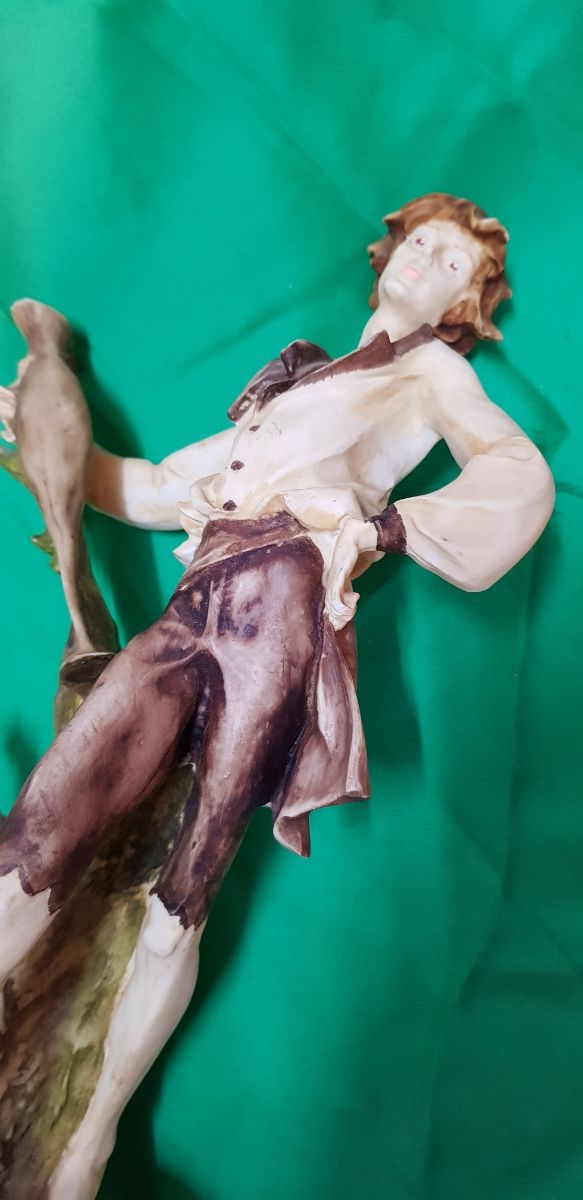 Figura cerámica de hombre pintada a mano