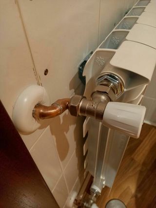 Reparación de radiador y llaves de calefacción.