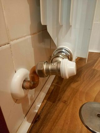 Reparación de radiador y llaves de calefacción.