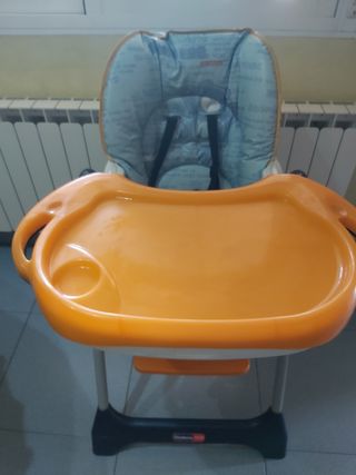 Trona CHICCO bandeja extraible y ruedas