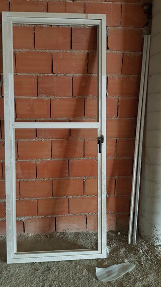 PUERTAS  DE  ALUMINIO