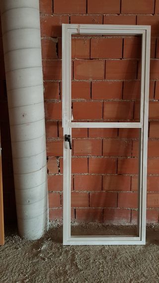 PUERTAS  DE  ALUMINIO