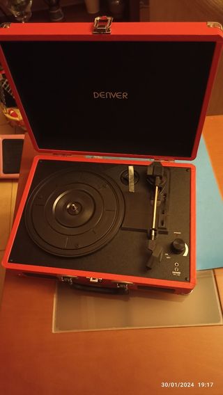 PRECIOSO TOCADISCOS A ESTRENAR 