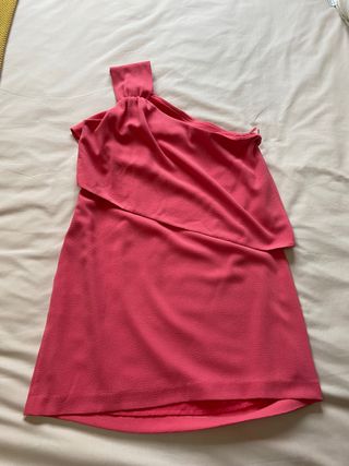Vestido de escote asimetrico