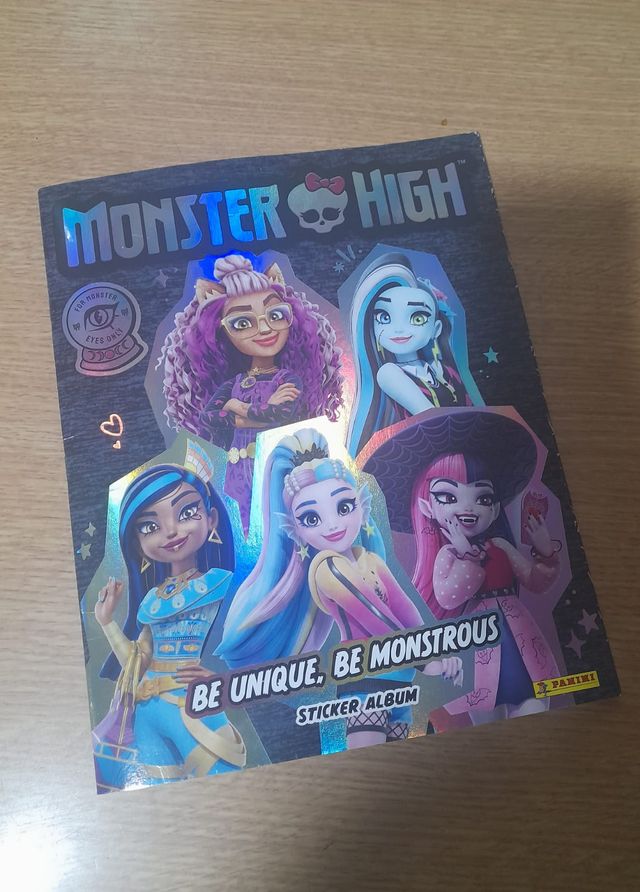 Álbum cromos Monster High nuevo