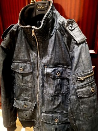 Cazadora vaquera Pull and Bear enguatada