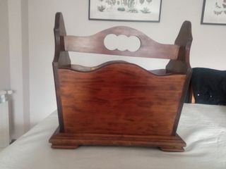 Revistero de madera