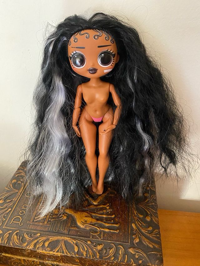 LOL girl doll muñeca