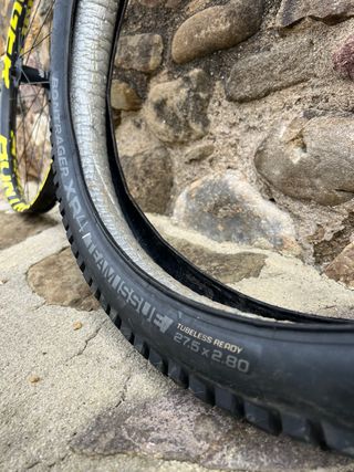 Cubierta MAXXIS Assegai EXO 27.5"x2.5 " + llanta