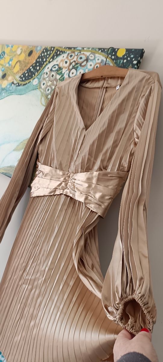 Vestido plisado color champán 40/42
