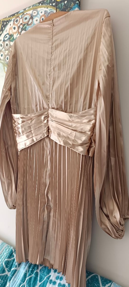 Vestido plisado color champán 40/42