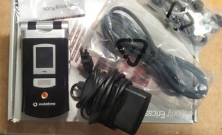 Sony Ericsonn V800 con scatola e accessori nuovi