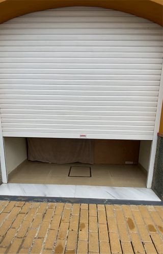 Cierre motorizado de persiana de seguridad