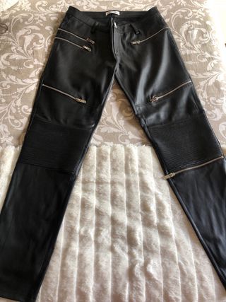 pantalon polipiel zara Talla L