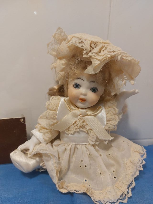 Muñeca porcelana