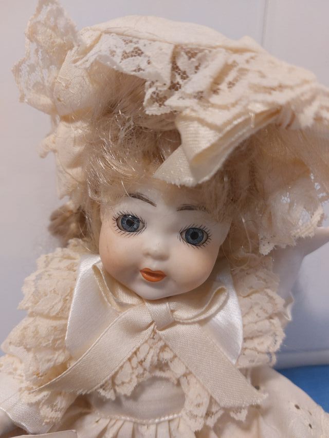 Muñeca porcelana