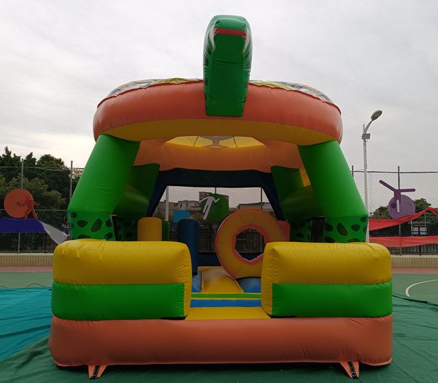 Castillo hinchable Tortuga TR62. Medidas 4x4x3,8 m