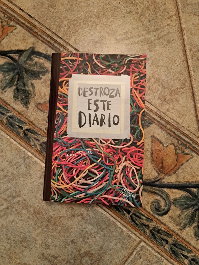 Libro destroza este diario