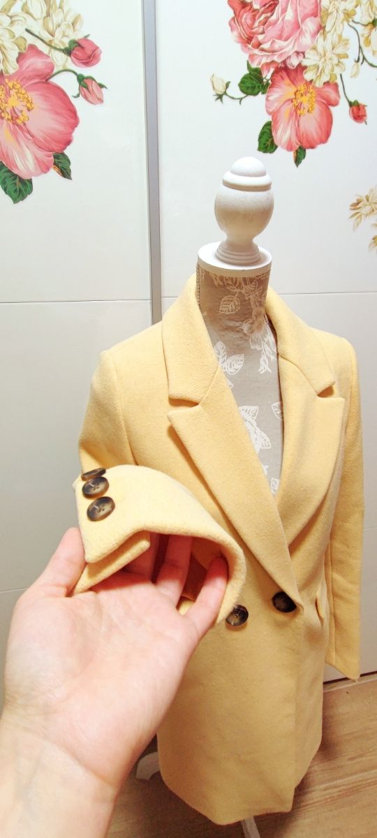 🌻✨Precioso abrigo de Stradivarius T.S🌻✨