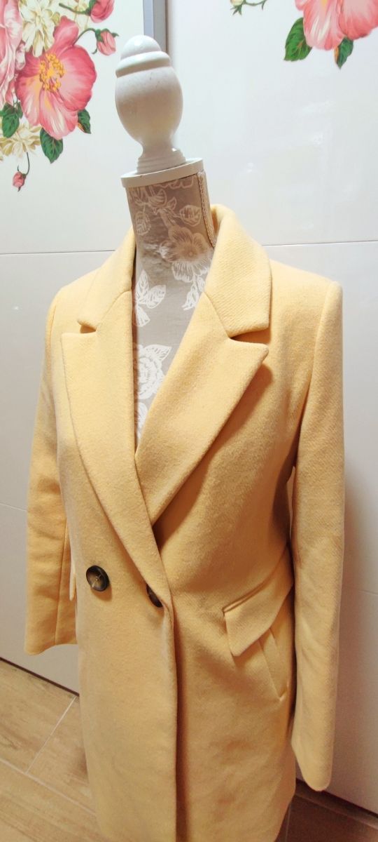 🌻✨Precioso abrigo de Stradivarius T.S🌻✨