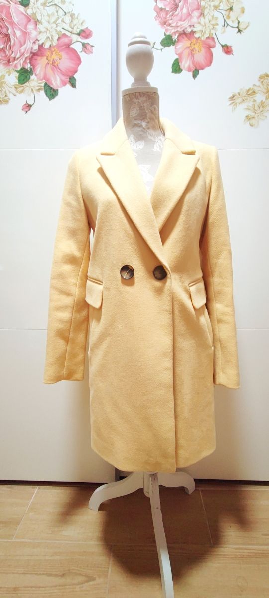 🌻✨Precioso abrigo de Stradivarius T.S🌻✨