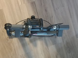 Entrenador de rodillos indoor. Bicicleta