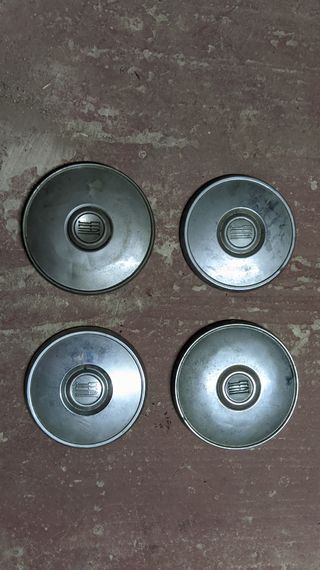 4 Tapacubos originales Seat 1430 de 1978