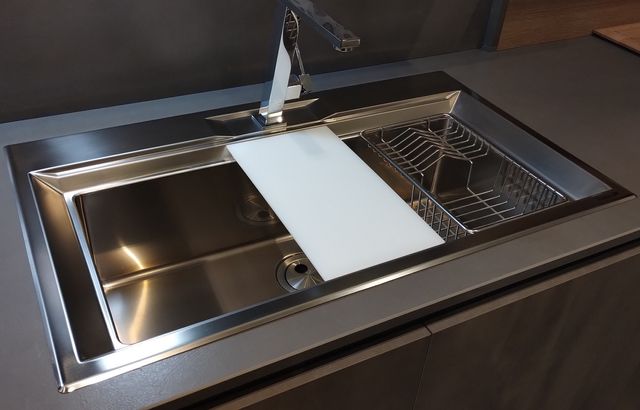 Tagliere in polietilene bianco, made in Italy