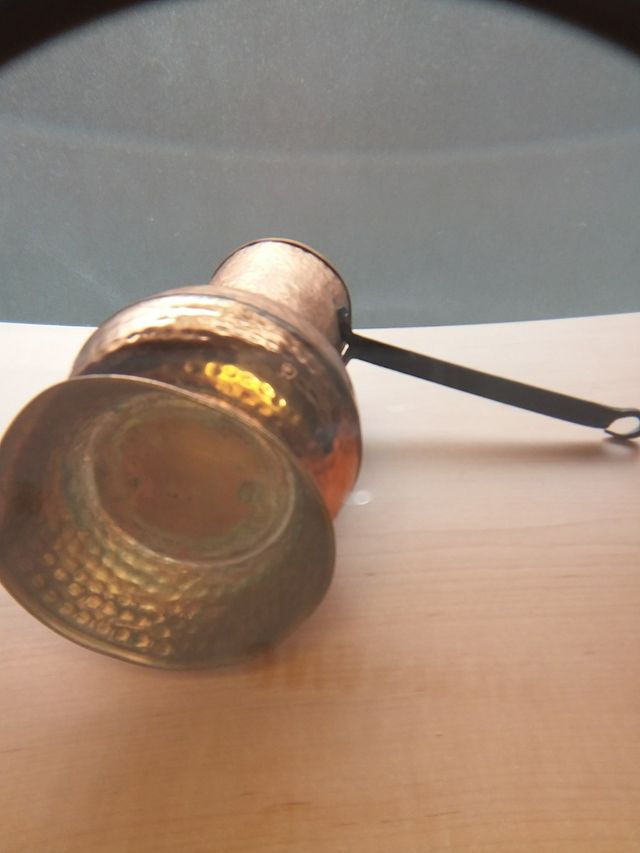 Chocolatera de cobre.