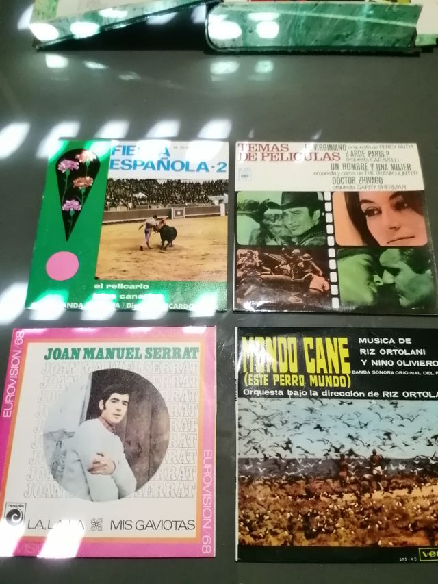 Lote 20 vinilos pequeños clásicos en caja album