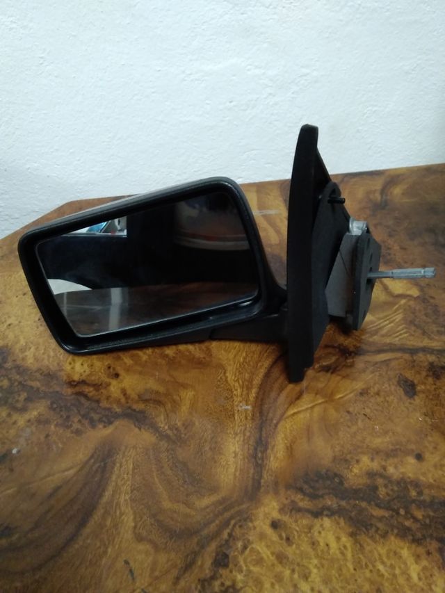 Espejo izquierdo manual Ford Escort 90-93    Nuevo