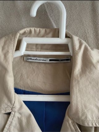Gabardina beig de Stradivarius