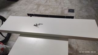 MUEBLE BAJO TV IKEA. MUY BUEN ESTADO