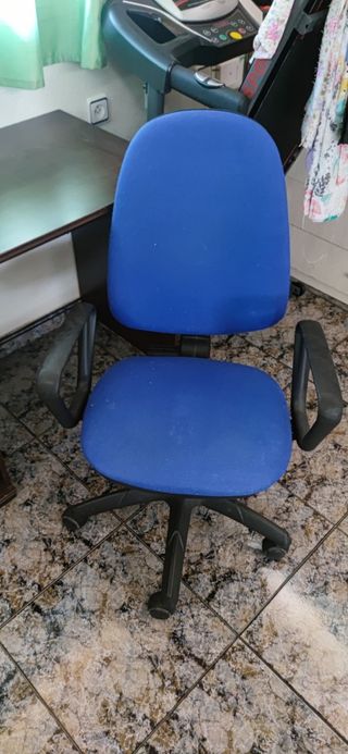 Mueble ordenador y silla
