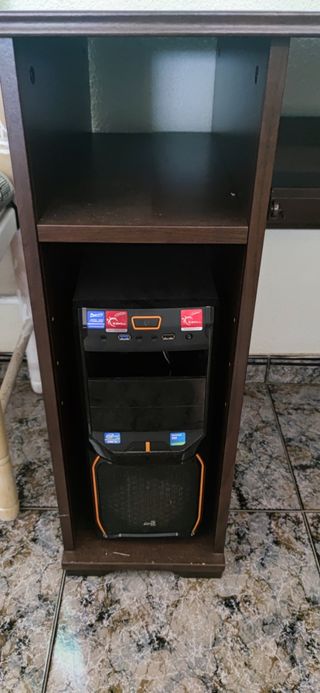 Mueble ordenador y silla