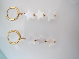 PENDIENTES DE ACERO DORADO Y NACAR