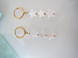 PENDIENTES DE ACERO DORADO Y NACAR