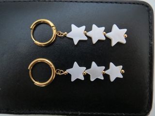 PENDIENTES DE ACERO DORADO Y NACAR