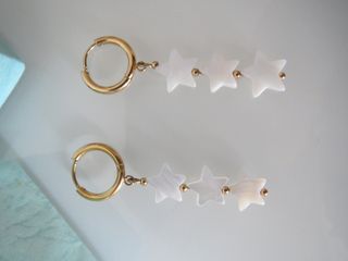 PENDIENTES DE ACERO DORADO Y NACAR