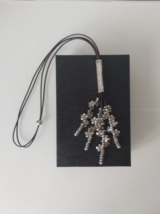 COLLAR DE ZAMAK CON BAÑO DE PLATA Y CUERO