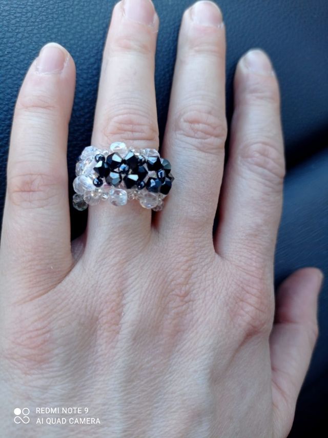 Anello fatto a mano con cristalli